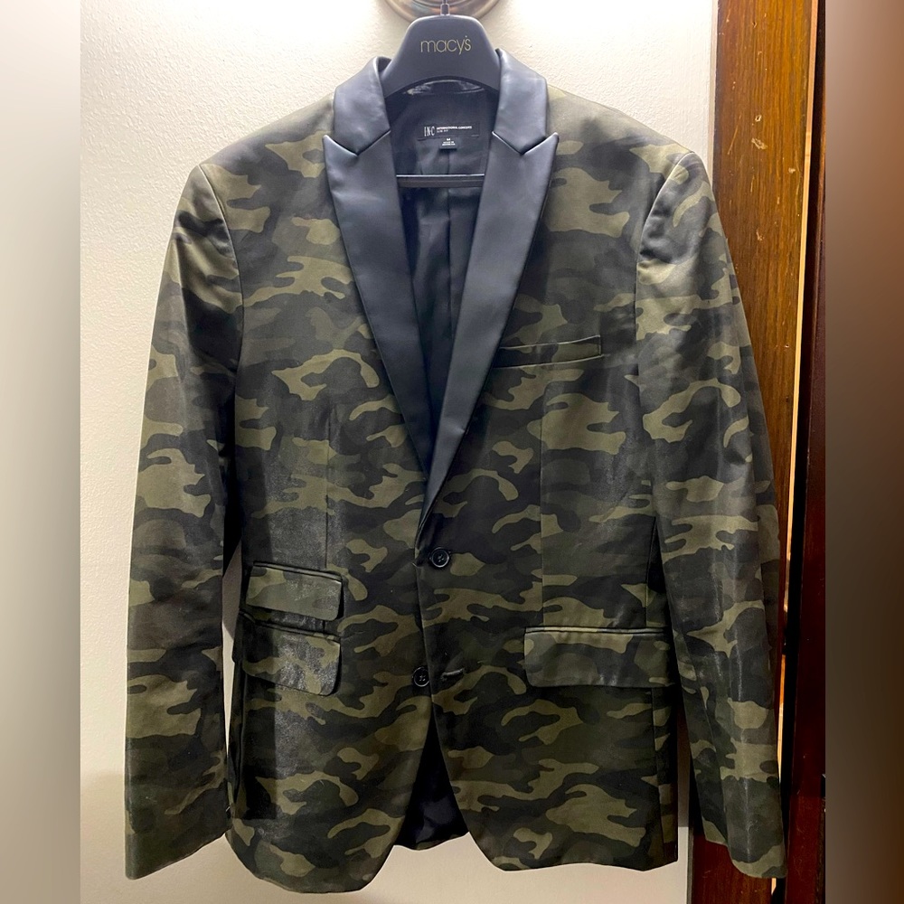 Men’s Slim Fit INC Camouflage Blazer, Size Medium.